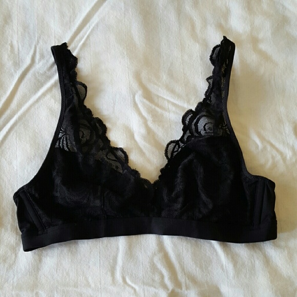 Black V-neck Bralette