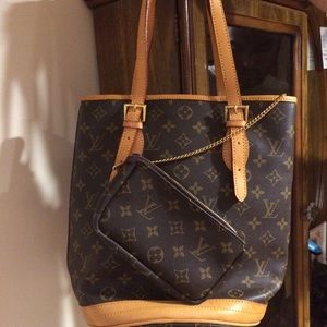 Louis Vuitton Purse & Matching Wristlet