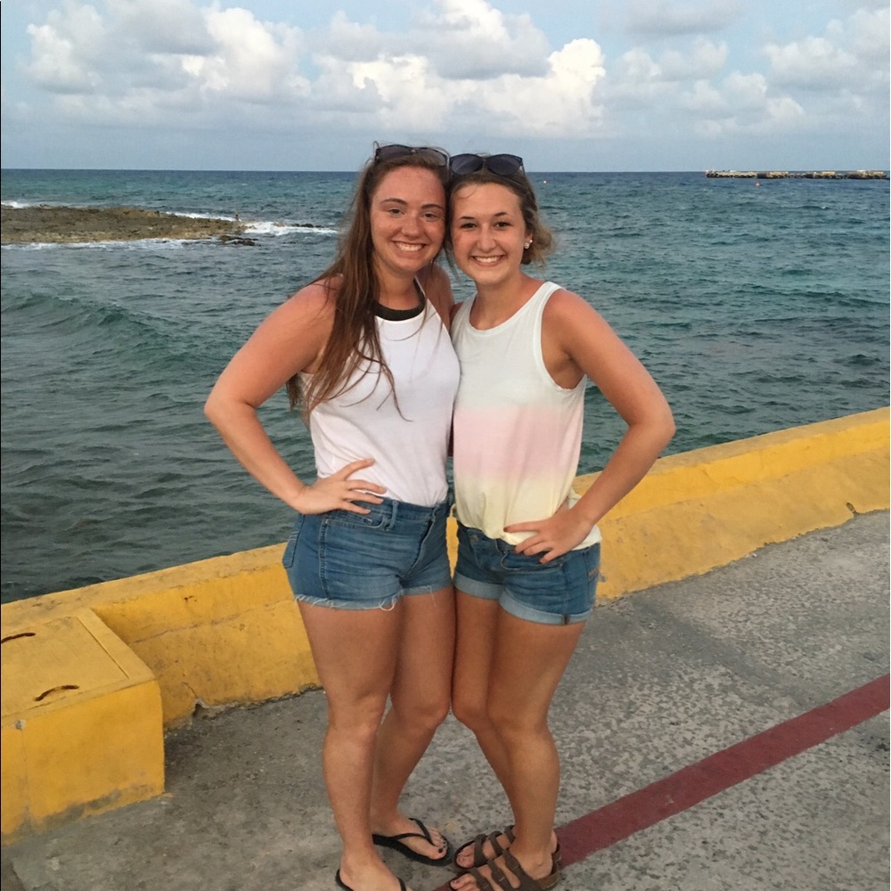 Meet your Posher, Natalie