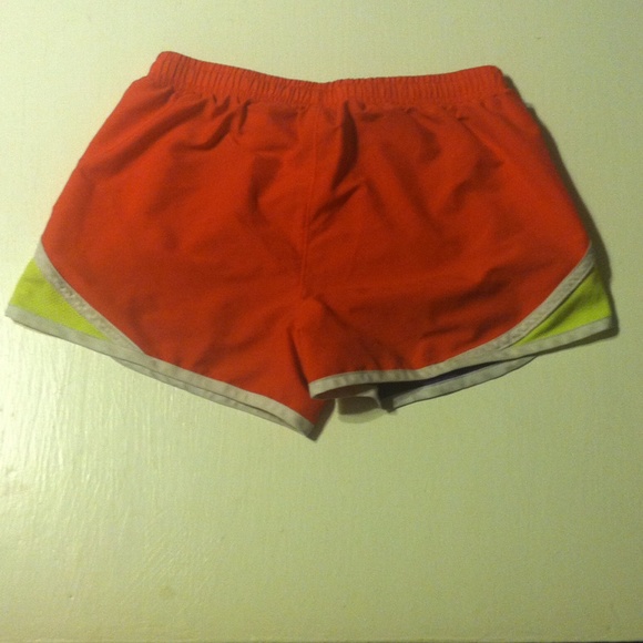 Under Armour athletic shorts - Picture 2 of 3