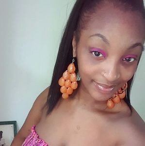 Meet your Posher, Ebony