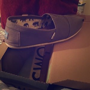 TOMS Men's size 11