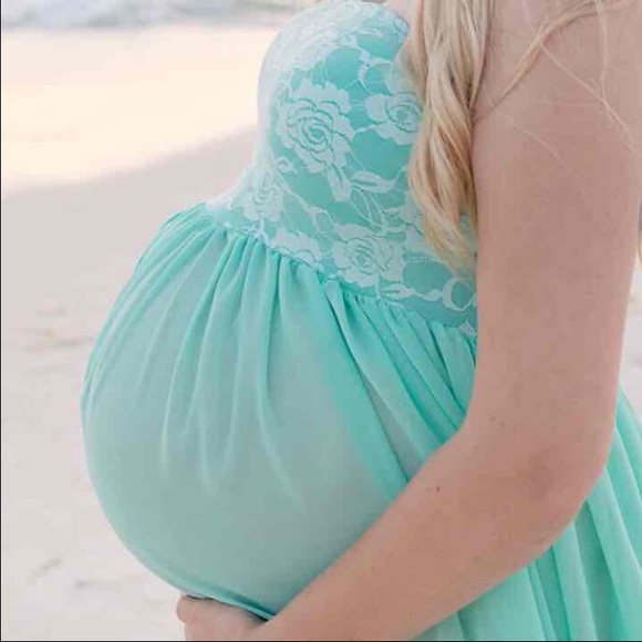 Maternity gown - Picture 2 of 3