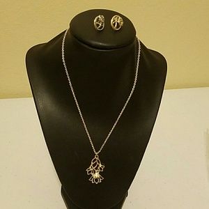 Necklace and earring set