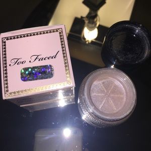 Too faced glitter pigment in pink fire