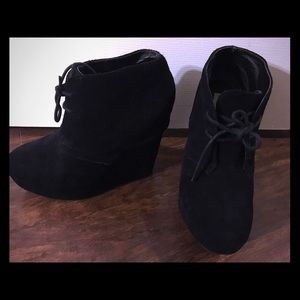 Steve Madden Black Suede Booties Size 8