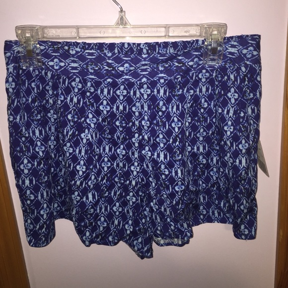 Forever21 Blue patterned shorts