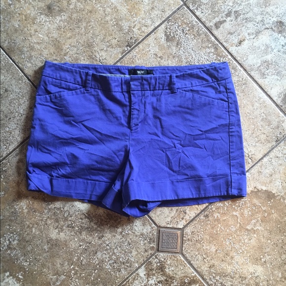 Women's blue cuffed shorts, size 10