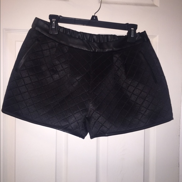 F21 Black Faux-Leather Trim Shorts, Sz L, NWT!