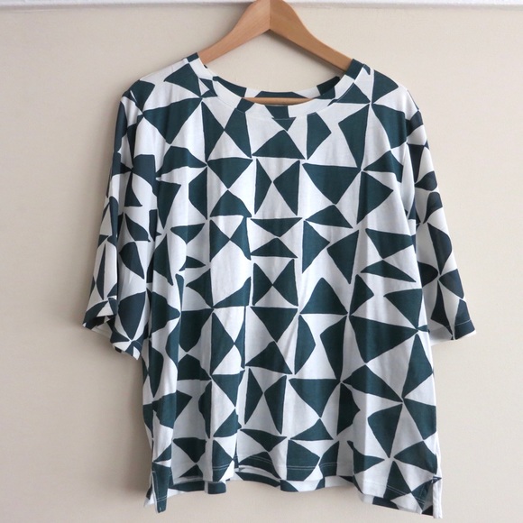 PRICE DROP LOFT geometric tee