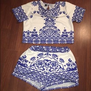 Blue&White crop top and shorts outfit