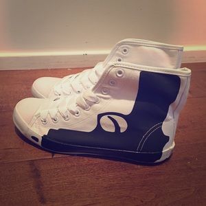 BE & D pistol high top sneakers