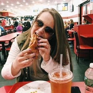 Meet your Posher, Nicole