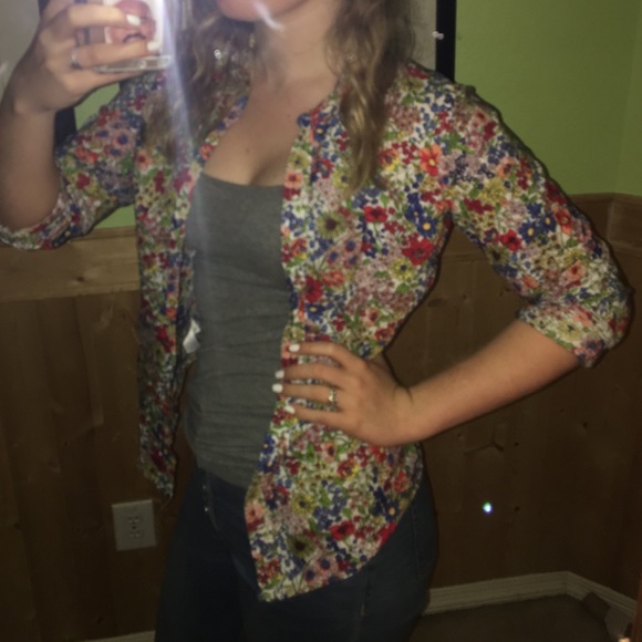Floral button down - Picture 2 of 3