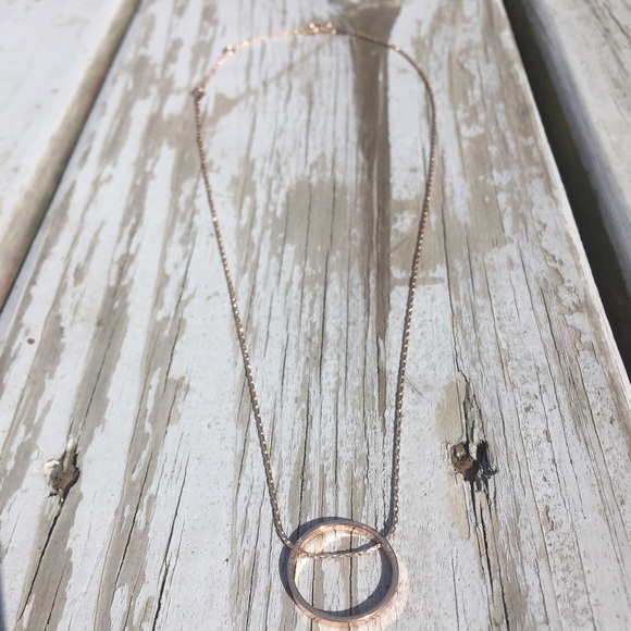 {1 left} Circle Necklace - Picture 2 of 4