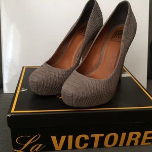 Pour La Victoire Irina II Platform Heels 7.5 Grey