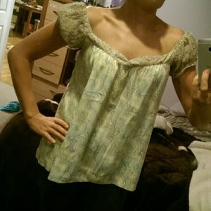 Free flowing off the shoulder Reef blouse