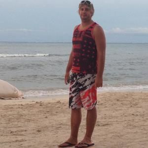 Meet your Posher, Justin