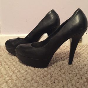 G by Guess black pumps