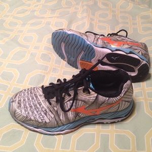 Mizuno Wave Paradox Running Shoes AWESOME DEAL