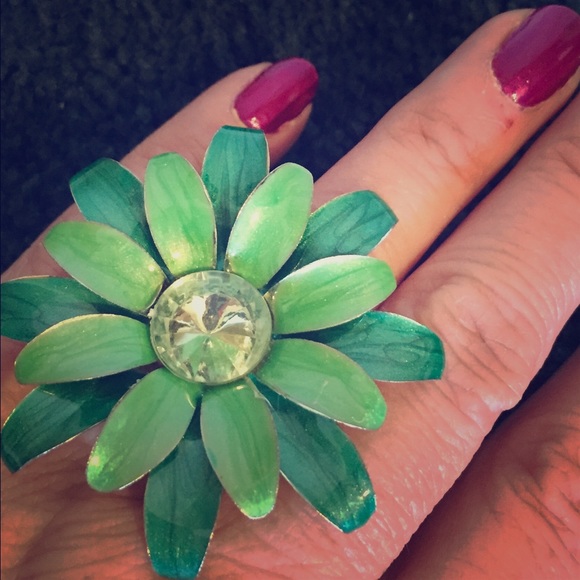 Large daisy ring