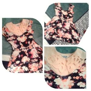 Floral mini dress with a dicky under collar