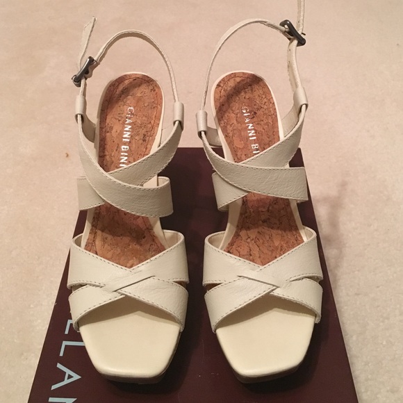 Antonio Melani white wedges SZ 6.5