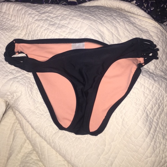 Black bikini bottoms