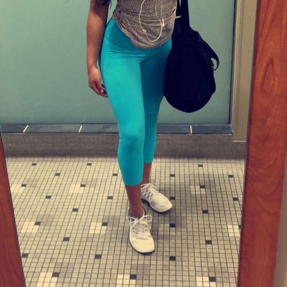 Lulu Lemon cropped leggings. Regular rise