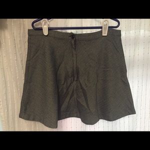 Black and white patterned mini skirt