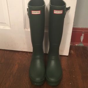 Original tall Hunter boots in color green