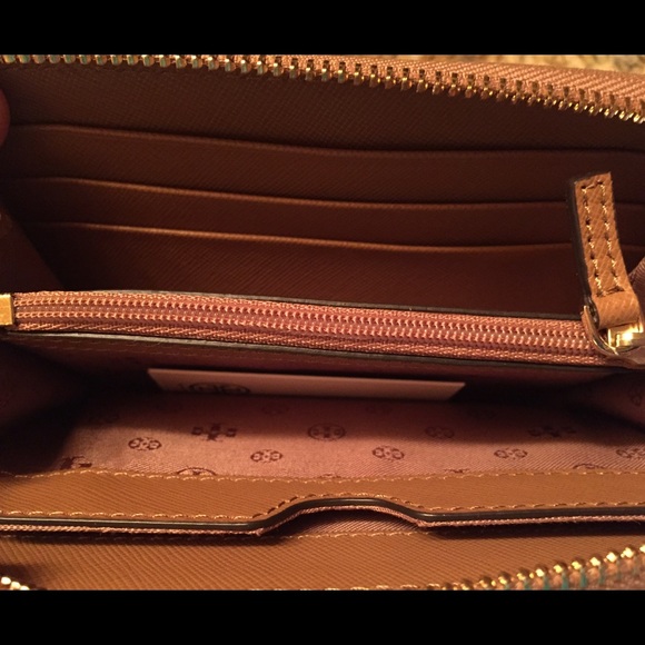 💥SOLD💥 Tory Burch Robinson Smartphone Wristlet - Picture 2 of 4