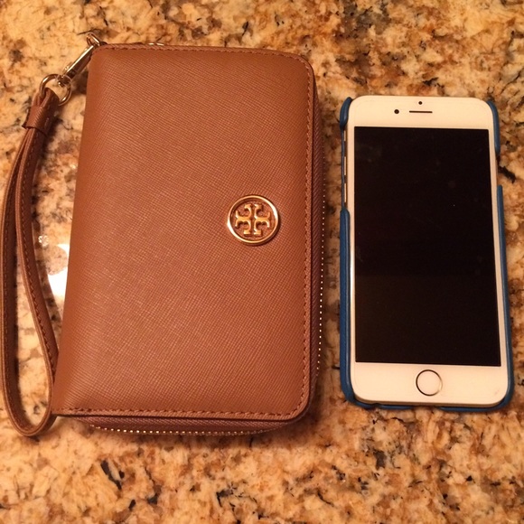 💥SOLD💥 Tory Burch Robinson Smartphone Wristlet - Picture 3 of 4