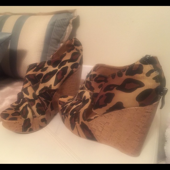 🚫SOLD🚫Leopard 4" Wedges