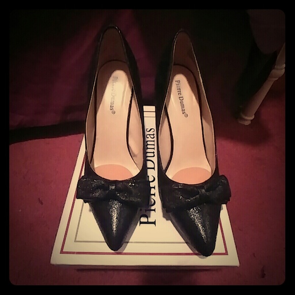 Black Bowed Heels - Picture 1 of 4