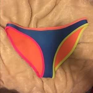 CLOSET CLOSING Triangl bottoms