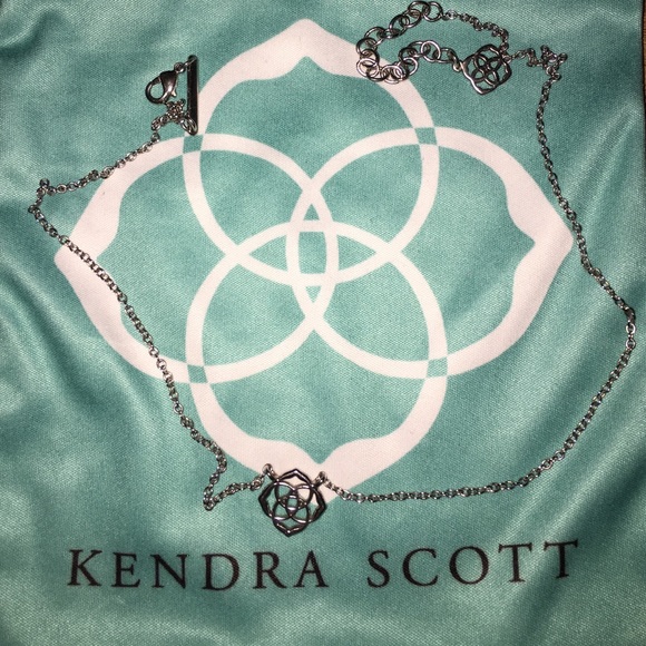 Kendra Scott Decklyn Pendant in Sliver