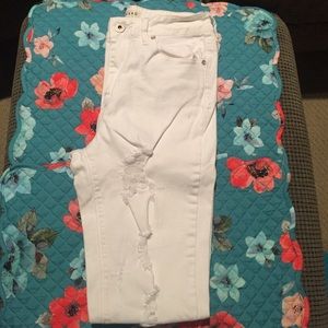 HIGH WASTED WHITE JEANS