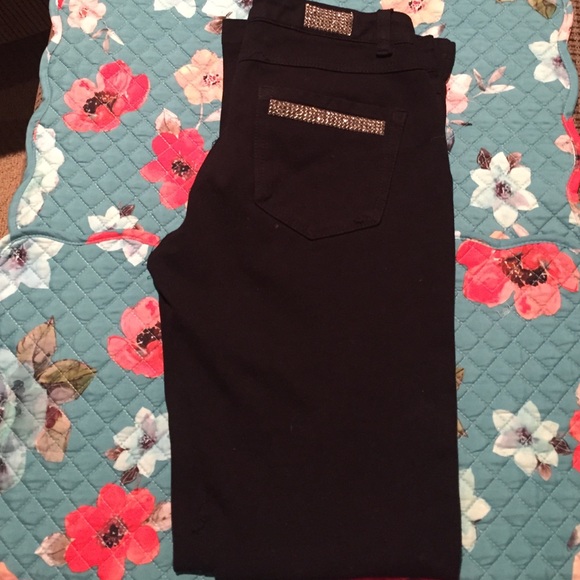 BLACK SKINNY STRETCHY JEANS