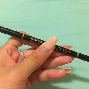 Anastasia Beverly Hills dark brown brow wiz