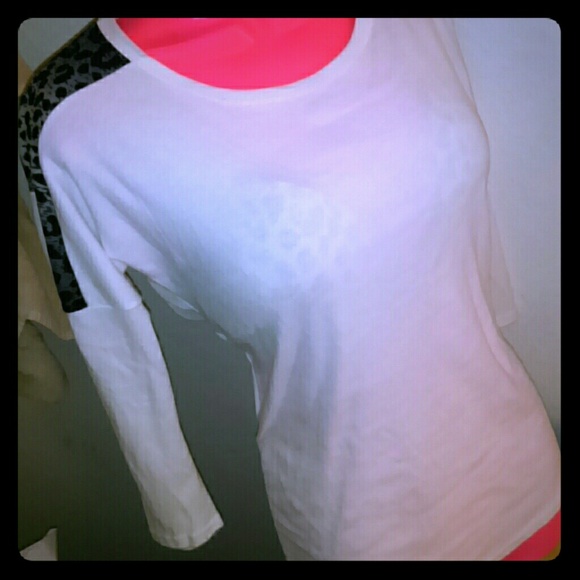 Light sweater blouse. Light cream colored Sz LG-xl - Picture 1 of 4