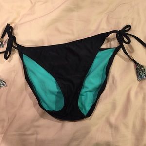 black bikini bottoms never worn