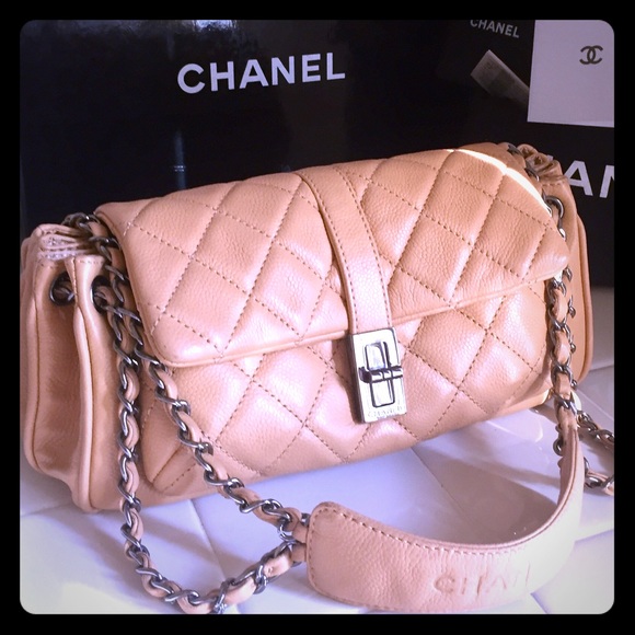 Beautiful Authentic  CHANEL bag ON SALE TODAY‼️