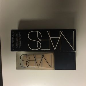 Nars all day luminous weightless foundation