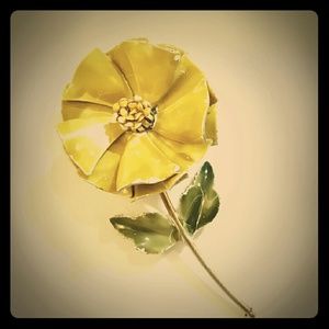 Vintage Flower Pin / Brooch