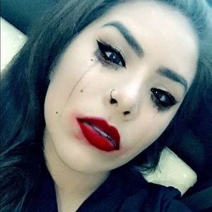 Meet your Posher, Cynthia