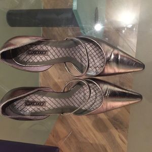 XOXO Pewter Pumps