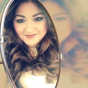 Meet your Posher, Leslie