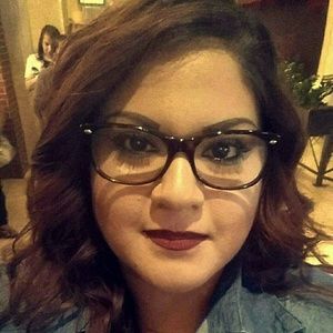 Meet your Posher, Elizabeth