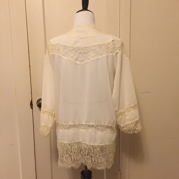 Off-White Lace Kimono - Picture 3 of 3